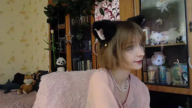 Snapshot of cloudgirrl chatting on 03-09-25, 07:23 cloudgirrl online show from 03-09-25, 07:23