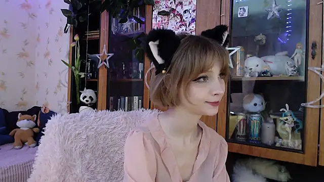 Snapshot of cloudgirrl chatting on 03-12-25, 09:23 cloudgirrl online show from 03-12-25, 09:23