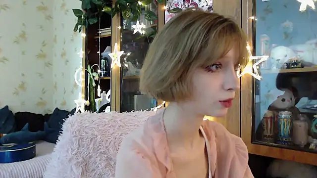 Snapshot of cloudgirrl chatting on 03-16-25, 12:33 cloudgirrl online show from 03-16-25, 12:33