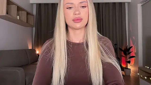 Snapshot of Julia_RL chatting on 10-01-25, 10:49 Julia RL online show from 10-01-25, 10:49