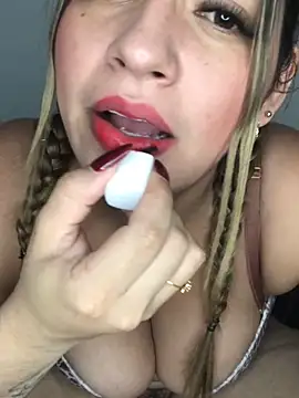 Snapshot of Amira__Fatima chatting on 01-23-25, 06:35 Amira Fatima online show from 01-23-25, 06:35