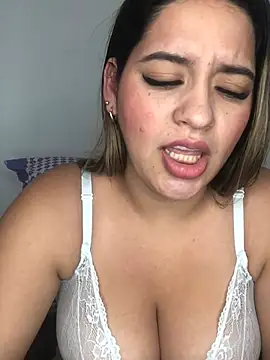 Snapshot of Amira__Fatima chatting on 02-11-25, 07:16 Amira Fatima online show from 02-11-25, 07:16