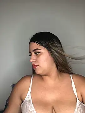 Snapshot of Amira__Fatima chatting on 02-21-25, 07:10 Amira Fatima online show from 02-21-25, 07:10