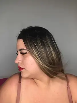 Snapshot of Amira__Fatima chatting on 02-26-25, 08:33 Amira Fatima online show from 02-26-25, 08:33