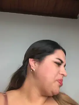 Snapshot of Amira__Fatima chatting on 03-01-25, 08:21 Amira Fatima online show from 03-01-25, 08:21