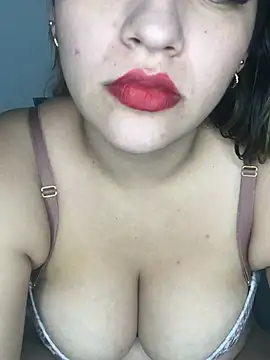 Snapshot of Amira__Fatima chatting on 03-08-25, 08:46 Amira Fatima online show from 03-08-25, 08:46