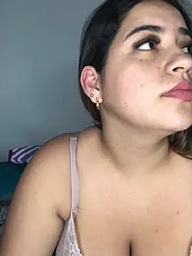 Snapshot of Amira__Fatima chatting on 03-10-25, 07:40 Amira Fatima online show from 03-10-25, 07:40