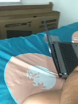 Snapshot of Amira__Fatima chatting on 03-11-25, 09:04 Amira Fatima online show from 03-11-25, 09:04