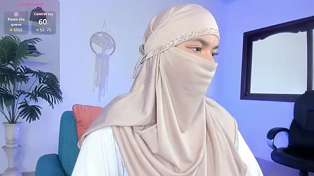 Snapshot of saray_halam chatting on 10-06-25, 06:05 saray halam online show from 10-06-25, 06:05