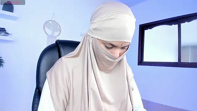 Snapshot of saray_halam chatting on 10-27-25, 06:01 saray halam online show from 10-27-25, 06:01