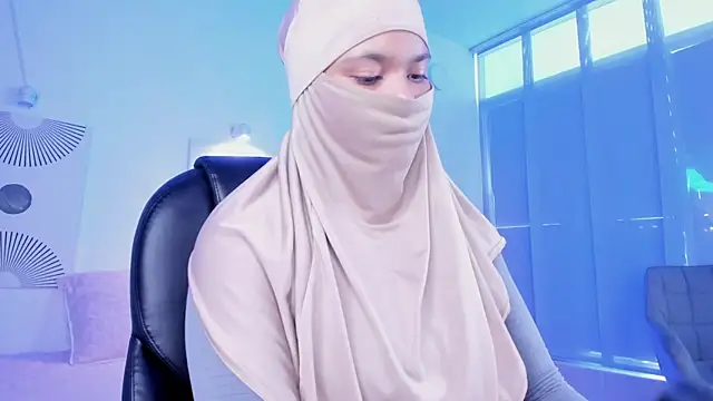 Snapshot of saray_halam chatting on 11-30-25, 01:15 saray halam online show from 11-30-25, 01:15