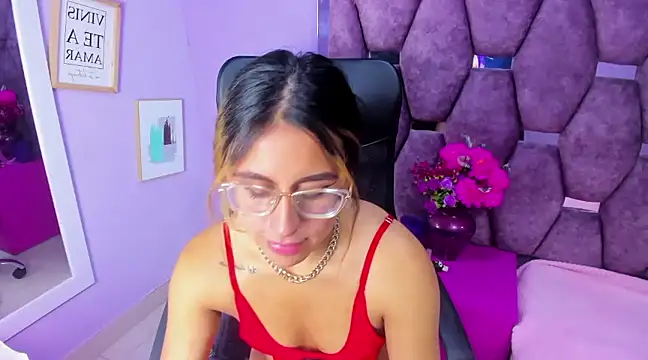 Freya Miller  online show from 12-04-24, 11:46