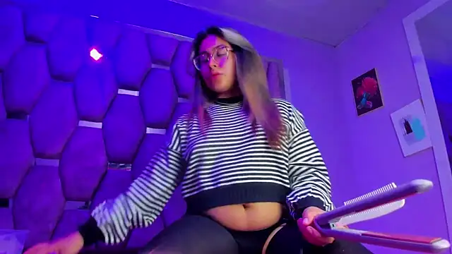 Freya Miller  online show from 10-01-25, 03:12