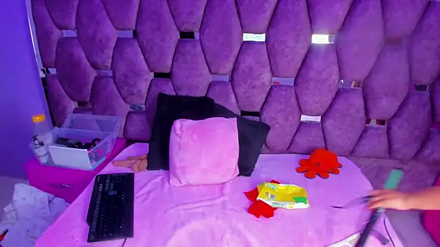 Freya Miller  online show from 10-03-25, 03:47