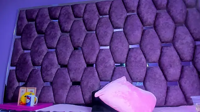 Freya Miller  online show from 10-19-25, 03:40