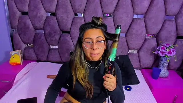 Freya Miller  online show from 10-22-25, 03:51