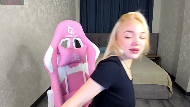 Christy Little online show from 02-10-25, 01:24