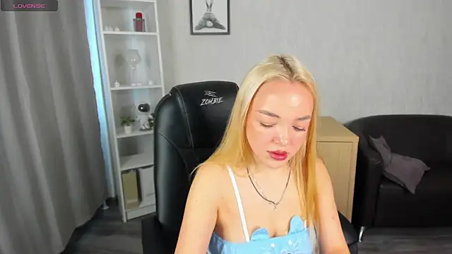 Christy Little online show from 03-05-25, 07:38