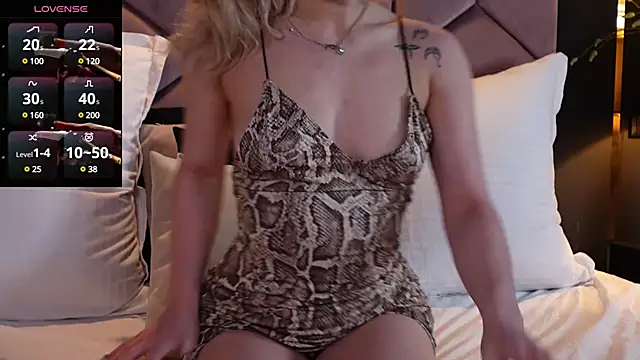 Snapshot of LucyLexton chatting on 03-23-25, 04:16 LucyLexton online show from 03-23-25, 04:16