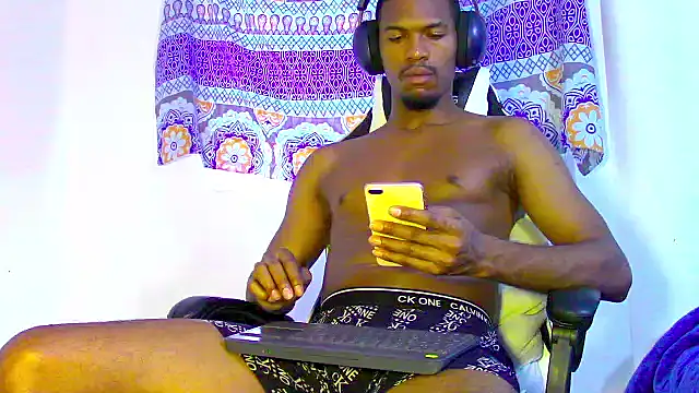 Snapshot of Amir_mikelsen chatting on 09-18-25, 08:11 Amir mikelsen online show from 09-18-25, 08:11