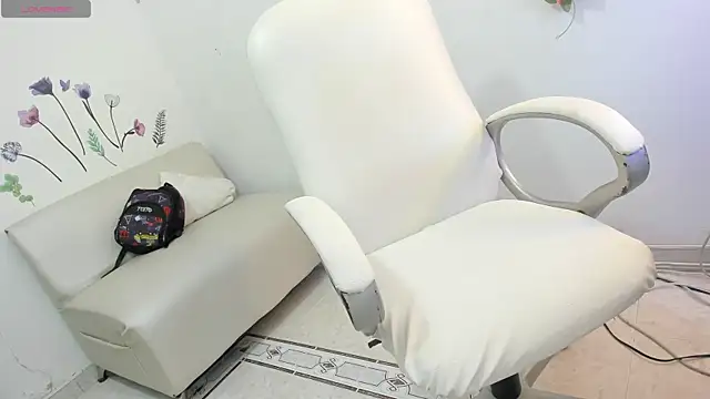 Snapshot of ariana_crazzy chatting on 12-17-24, 06:09 ariana crazzy online show from 12-17-24, 06:09