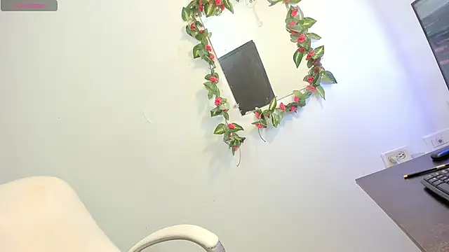 Snapshot of ariana_crazzy chatting on 12-27-24, 06:10 ariana crazzy online show from 12-27-24, 06:10