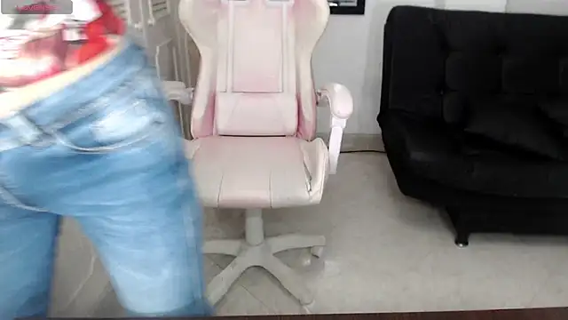 Snapshot of ariana_crazzy chatting on 01-15-25, 03:11 ariana crazzy online show from 01-15-25, 03:11