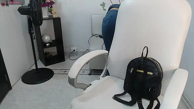 Snapshot of ariana_crazzy chatting on 01-28-25, 05:14 ariana crazzy online show from 01-28-25, 05:14