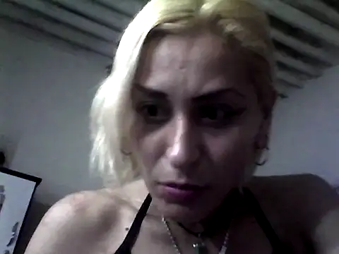 Snapshot of ariana_crazzy chatting on 02-16-25, 03:37 ariana crazzy online show from 02-16-25, 03:37