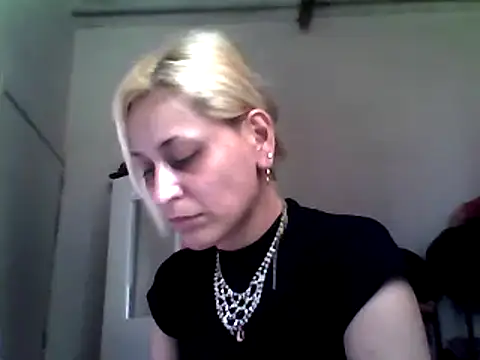 Snapshot of ariana_crazzy chatting on 03-04-25, 07:32 ariana crazzy online show from 03-04-25, 07:32