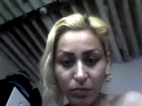 Snapshot of ariana_crazzy chatting on 03-11-25, 08:30 ariana crazzy online show from 03-11-25, 08:30