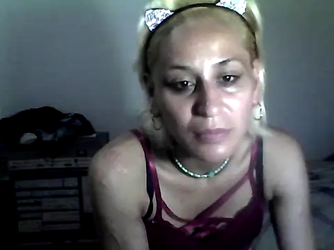 Snapshot of ariana_crazzy chatting on 10-24-25, 10:06 ariana crazzy online show from 10-24-25, 10:06