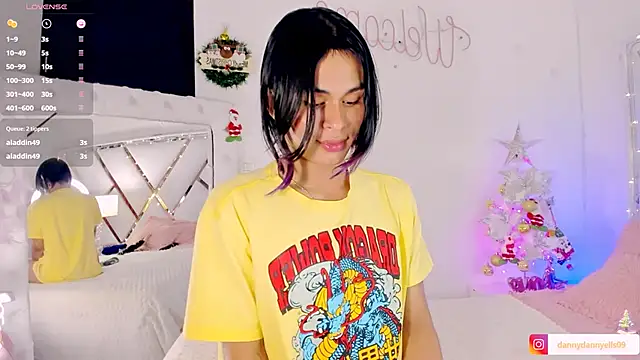 Snapshot of sweet_dannyfem chatting on 12-31-24, 08:15 sweet dannyfem online show from 12-31-24, 08:15