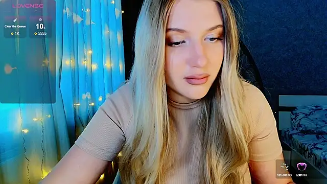 Evacadooo online show from 10-10-25, 04:44