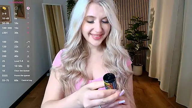Snapshot of Evacadooo chatting on 05-17-26, 08:34 Evacadooo online show from 05-17-26, 08:34