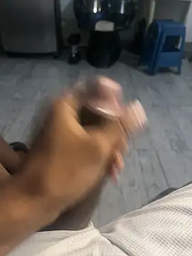 Snapshot of ruiz_jhoe0514 chatting on 09-30-25, 12:43 ruiz jhoe0514 online show from 09-30-25, 12:43