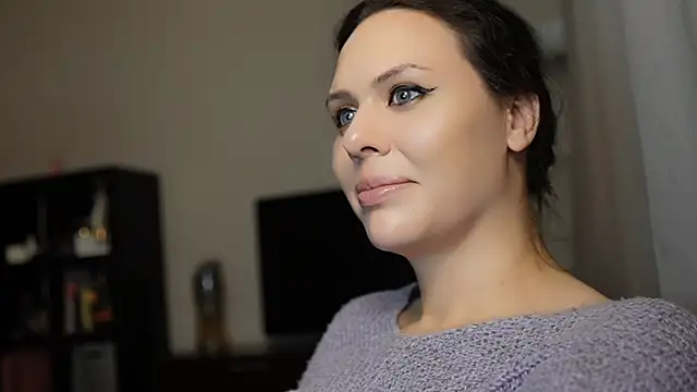 Snapshot of MollyCheiz chatting on 12-14-24, 01:39 MollyCheiz online show from 12-14-24, 01:39