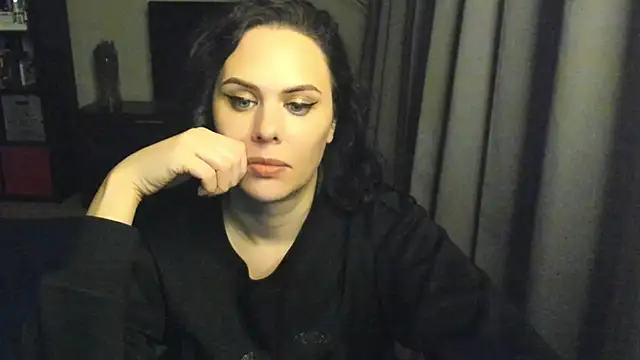 Snapshot of MollyCheiz chatting on 01-28-25, 02:53 MollyCheiz online show from 01-28-25, 02:53