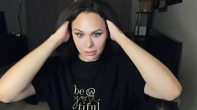 Snapshot of MollyCheiz chatting on 09-11-25, 10:32 MollyCheiz online show from 09-11-25, 10:32