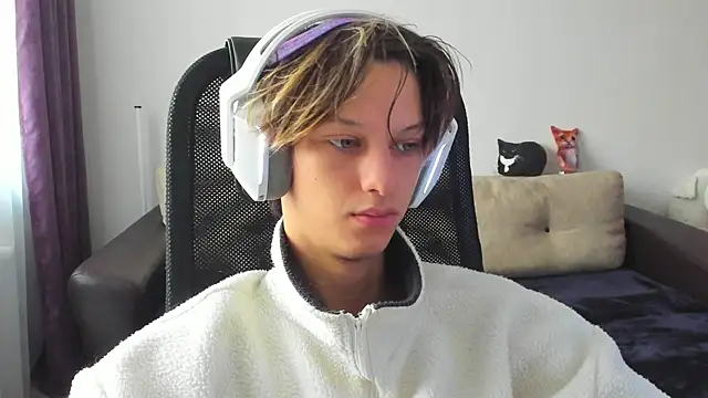 Ostin meow online show from 10-06-25, 03:26