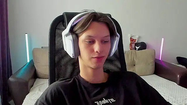 Ostin meow online show from 02-06-26, 06:40