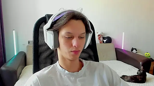 Ostin meow online show from 02-16-26, 04:41