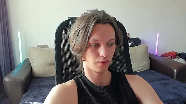 Snapshot of Ostin_meow chatting on 06-13-26, 10:46 Ostin meow online show from 06-13-26, 10:46
