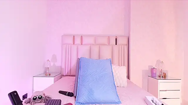 canela oss online show from 11-18-25, 01:04