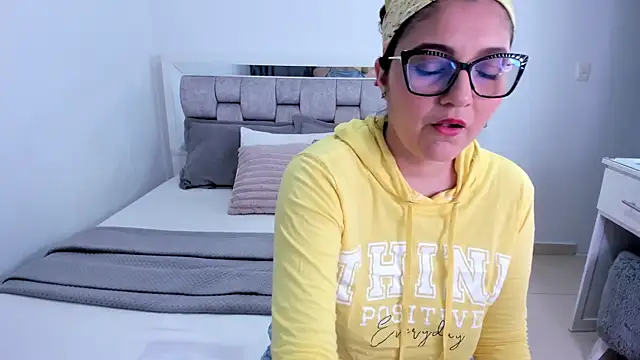 Camilaa bueno online show from 05-27-26, 12:40