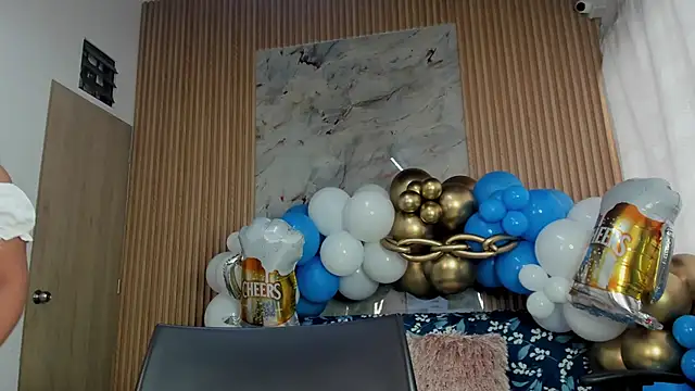 Snapshot of Any_topless chatting on 10-01-25, 11:05 Any topless online show from 10-01-25, 11:05