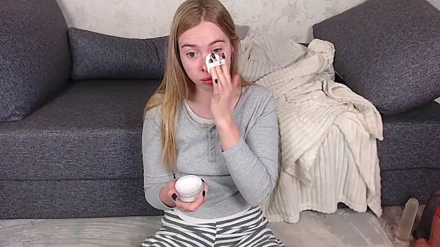 Snapshot of sofiaa_here chatting on 05-21-26, 12:06 sofiaa here online show from 05-21-26, 12:06