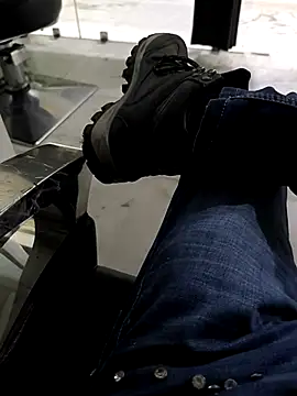 Snapshot of faaseel chatting on 10-11-25, 11:42 faaseel online show from 10-11-25, 11:42