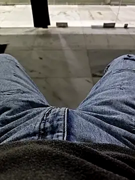 Snapshot of faaseel chatting on 12-15-25, 10:08 faaseel online show from 12-15-25, 10:08