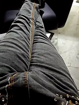 Snapshot of faaseel chatting on 12-20-25, 10:00 faaseel online show from 12-20-25, 10:00